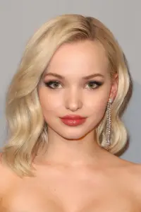 Фото  (Dove Cameron)