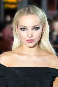 Фото  (Dove Cameron)