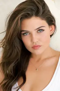 Фото Даниэль Кэмпбелл (Danielle Campbell)