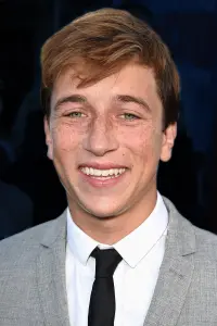 Фото Скайлер Джизондо (Skyler Gisondo)