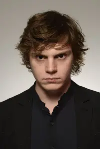 Фото Эван Питерс (Evan Peters)