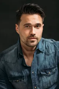 Фото Бретт Далтон (Brett Dalton)