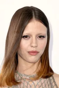 Фото Миа Гот (Mia Goth)