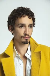 Фото Роберт Шиэн (Robert Sheehan)