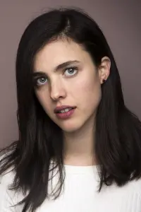 Фото Маргарет Куэлли (Margaret Qualley)