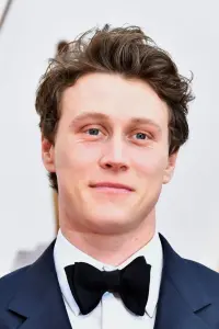 Фото Джордж Маккей (George MacKay)