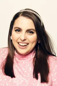 Фото  (Beanie Feldstein)