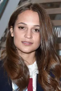 Фото  (Alicia Vikander)