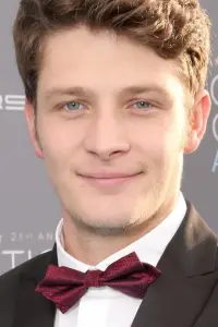 Фото Бретт Дайер (Brett Dier)