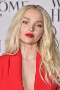 Фото  (Dove Cameron)