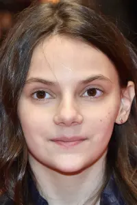 Фото Дафни Кин (Dafne Keen)