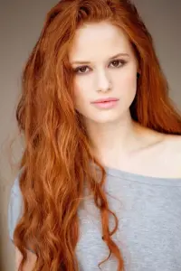 Фото  (Madelaine Petsch)