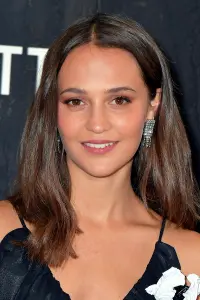 Фото  (Alicia Vikander)