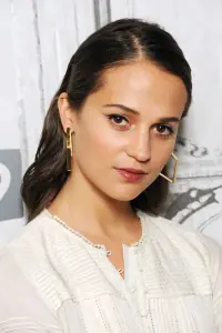 Фото  (Alicia Vikander)