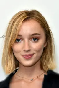 Фото  (Phoebe Dynevor)