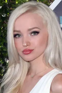 Фото  (Dove Cameron)