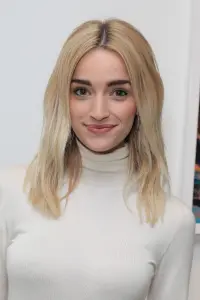 Фото Брианна Хоуи (Brianne Howey)