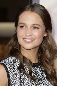 Фото  (Alicia Vikander)