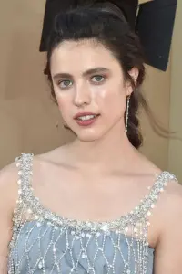 Фото Маргарет Куэлли (Margaret Qualley)