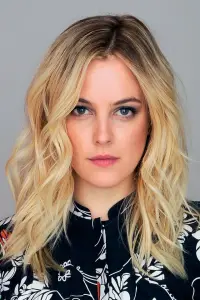 Фото Райли Кио (Riley Keough)