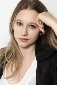 Фото Таисса Фармига (Taissa Farmiga)