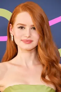 Фото  (Madelaine Petsch)