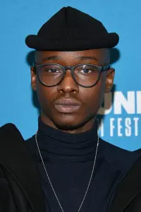 Фото  (Ashton Sanders)