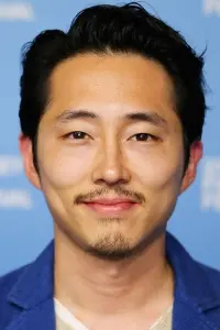 Фото Стивен Юн (Steven Yeun)