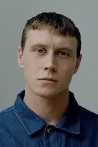 Фото Джордж Маккей (George MacKay)