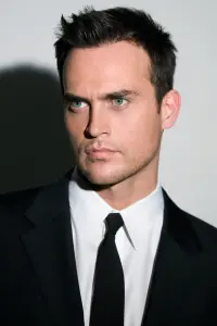 Фото  (Cheyenne Jackson)