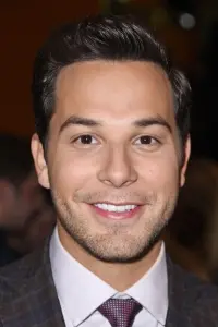 Фото Скайлар Эстин (Skylar Astin)