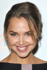 Фото Ариэль Кеббель (Arielle Kebbel)