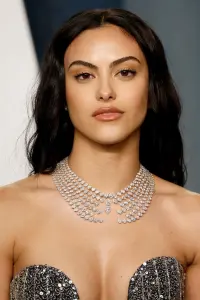 Фото  (Camila Mendes)