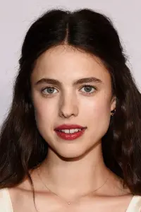 Фото Маргарет Куэлли (Margaret Qualley)