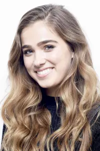 Фото  (Haley Lu Richardson)