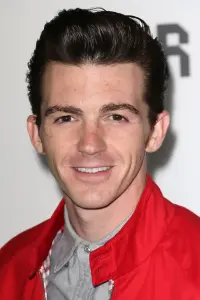 Фото Дрейк Белл (Drake Bell)