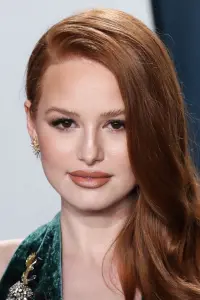 Фото  (Madelaine Petsch)