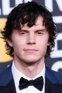 Фото Эван Питерс (Evan Peters)