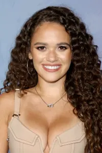 Фото Мэдисон Петтис (Madison Pettis)