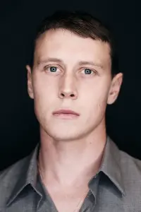 Фото Джордж Маккей (George MacKay)