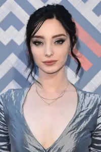 Фото Эмма Дюмон (Emma Dumont)