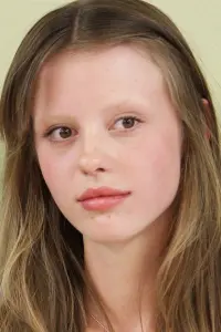 Фото Миа Гот (Mia Goth)