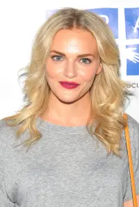 Фото  (Madeline Brewer)