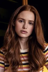 Фото  (Madelaine Petsch)