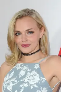 Фото  (Madeline Brewer)