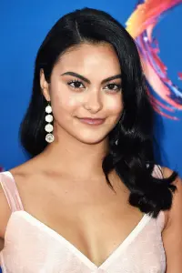 Фото  (Camila Mendes)