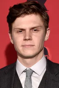 Фото Эван Питерс (Evan Peters)