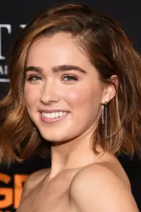 Фото  (Haley Lu Richardson)