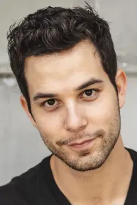 Фото Скайлар Эстин (Skylar Astin)