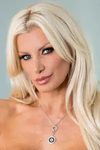 Фото  (Brittany Andrews)